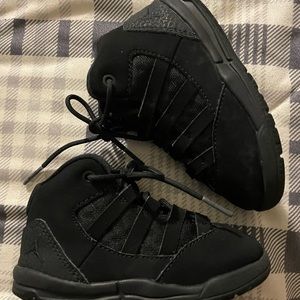 Black Jordan kids 7c